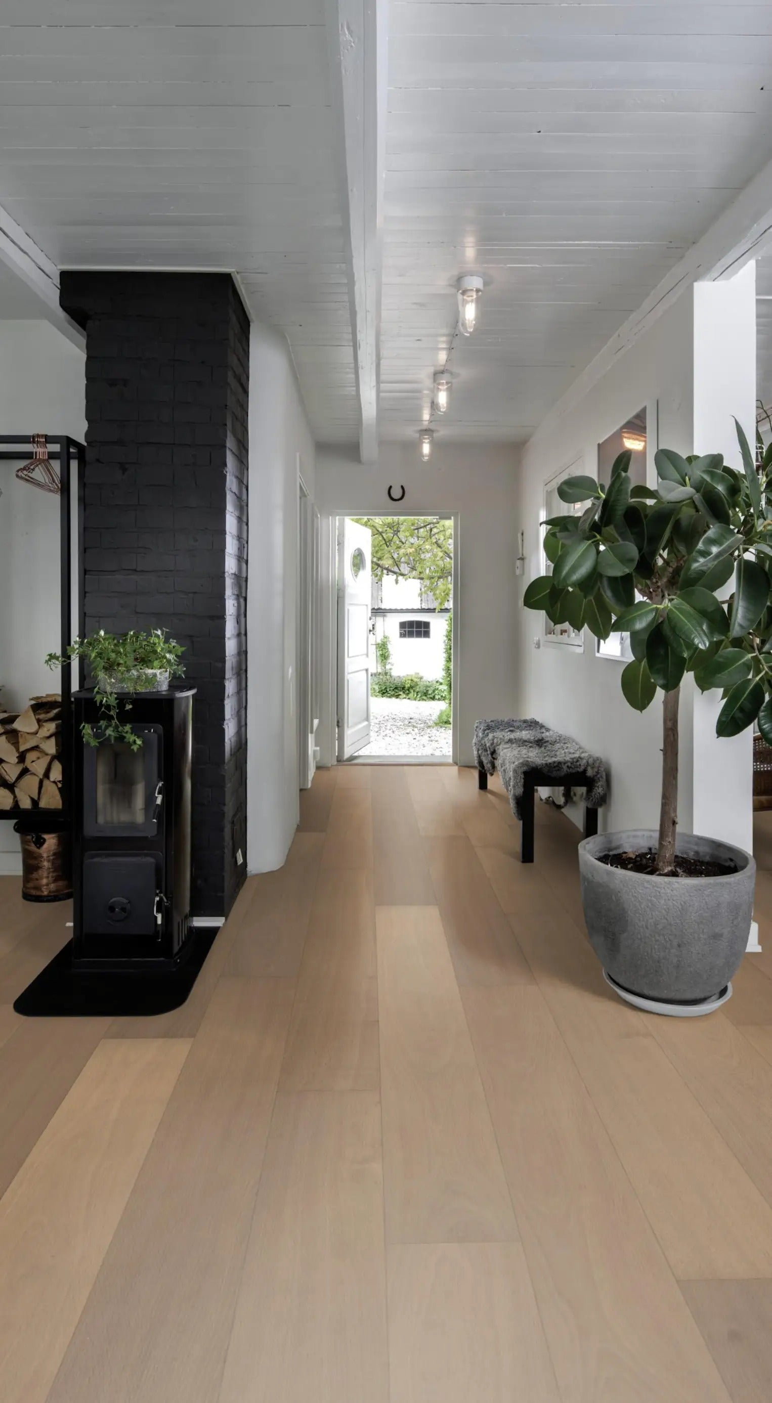 Kährs Tammi Berlin 2266mm -lautaparketti asennettuna eteisessä