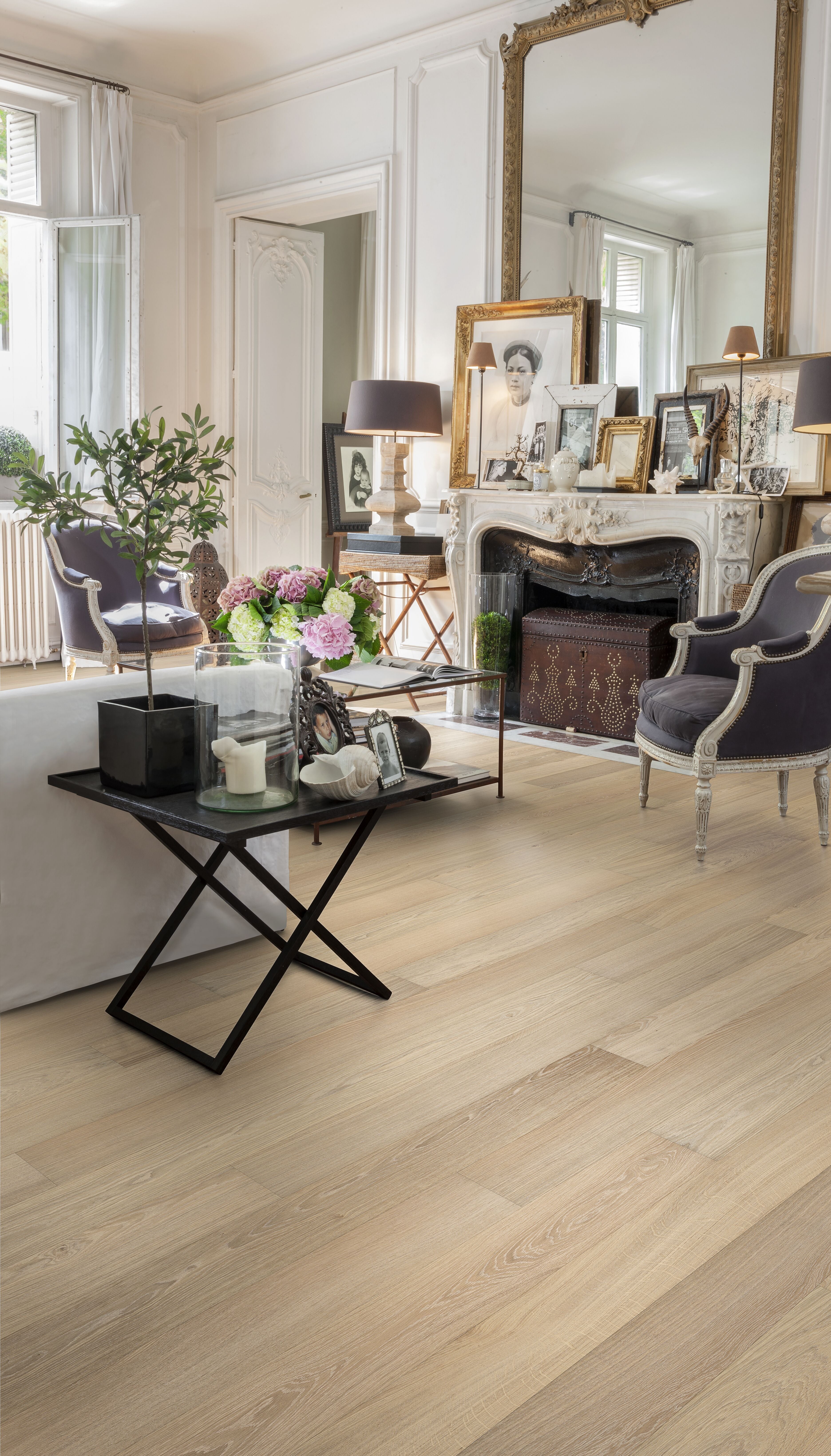Kährs Tammi Paris Oiled -lautaparketti asennettuna valoisassa olohuoneessa