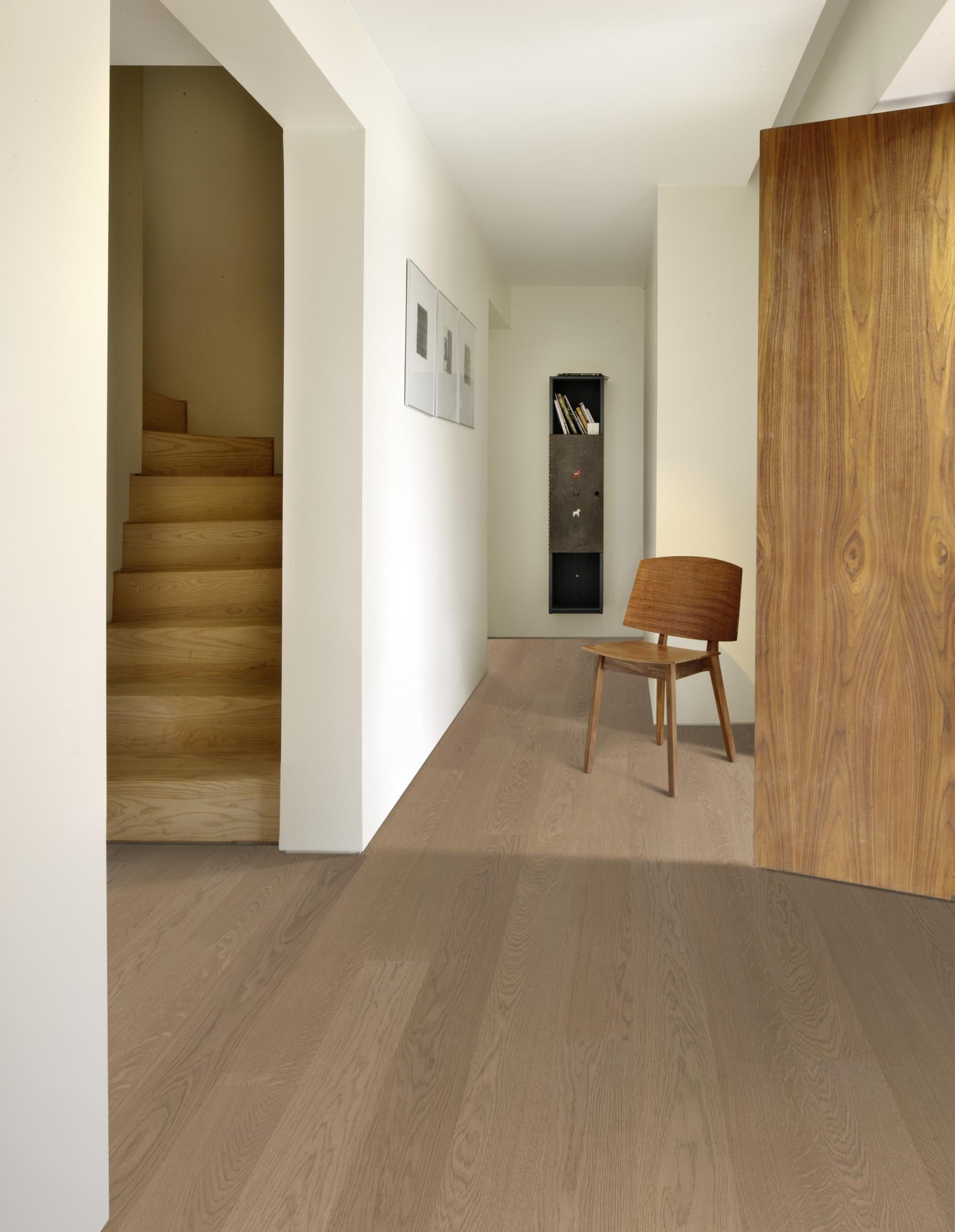 Kährs Tammi Prague 2420mm -lautaparketti asennettuna eteisessä