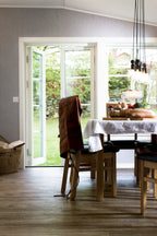 Golvabia Maxwear Oak Dusk vinyylikorkkilattia asennettuna ruokailutilassa