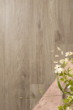 Golvabia Maxwear Oak Greige vinyylikorkkilattia sisustuksessa