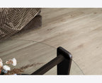 Golvabia Maxwear Oak Pearl vinyylikorkkilattia sisustuskuva lasipöydällä