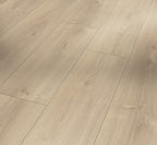Vaaleanruskea Parador Trendtime 6 Oak Avant sanded -laminaattilattia asennettuna lattiapinnaksi