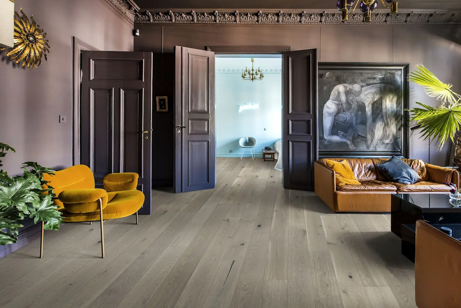 Kährs Tammi Pearl Grey -lankkuparketti asennettuna tyylikkäässä olohuoneessa